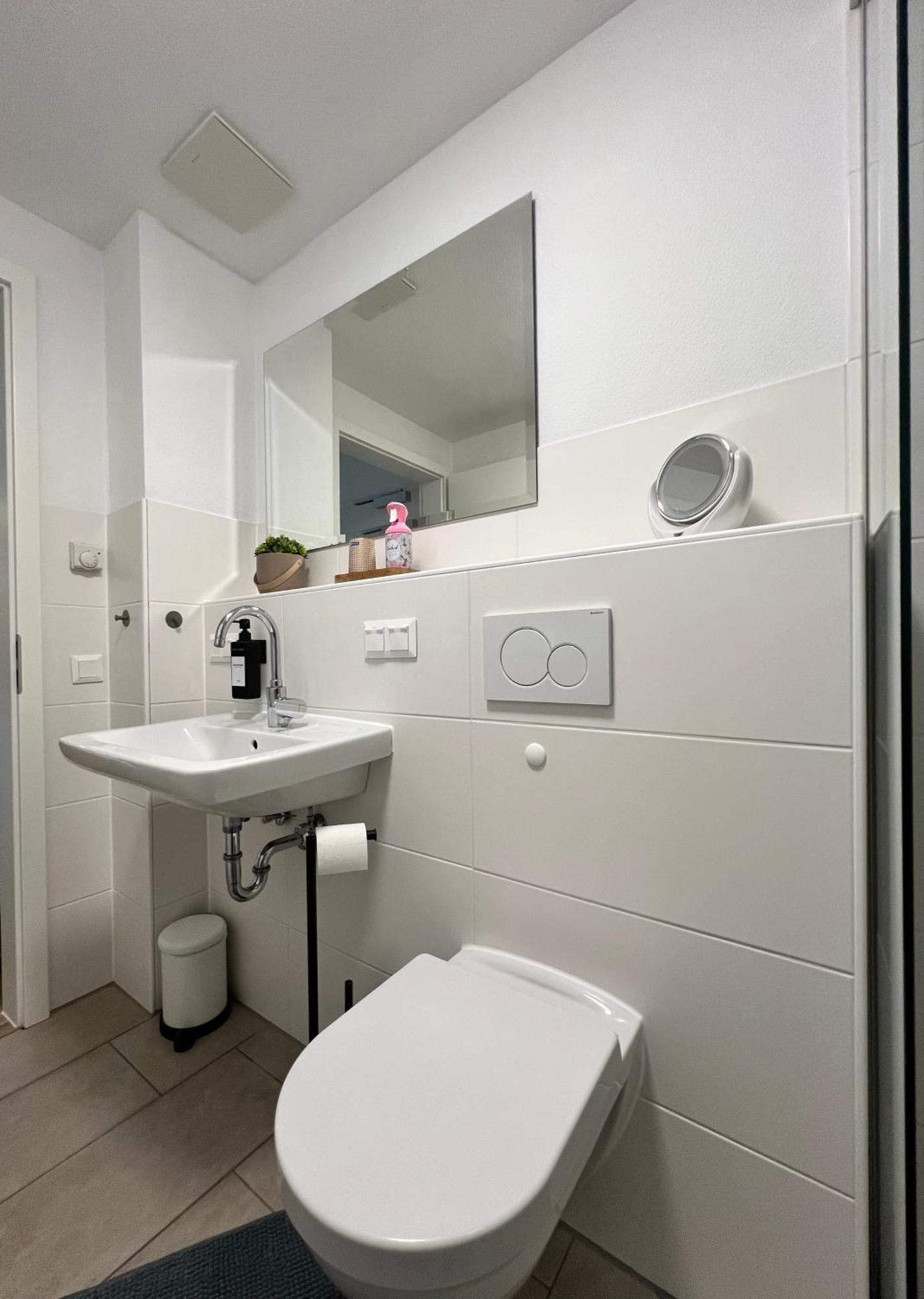 Moderne Wohnung Naehe Hbf-Lift-Tiefgarage-Contactless Check-In Hannover Esterno foto